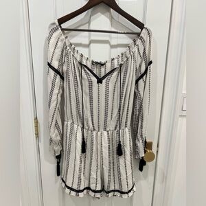 INA Romper White and Black
Women's Size L NWT